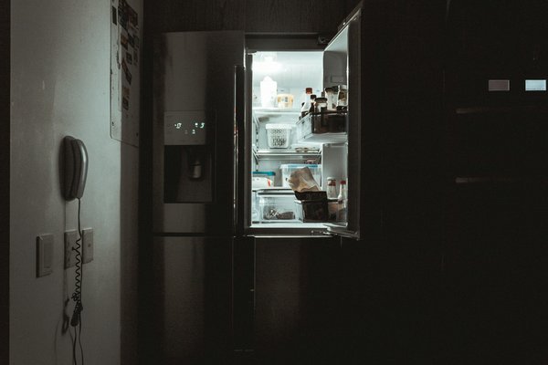 Quels sont les critères pour choisir un mini-frigo adapté au bureau ou à la chambre ?